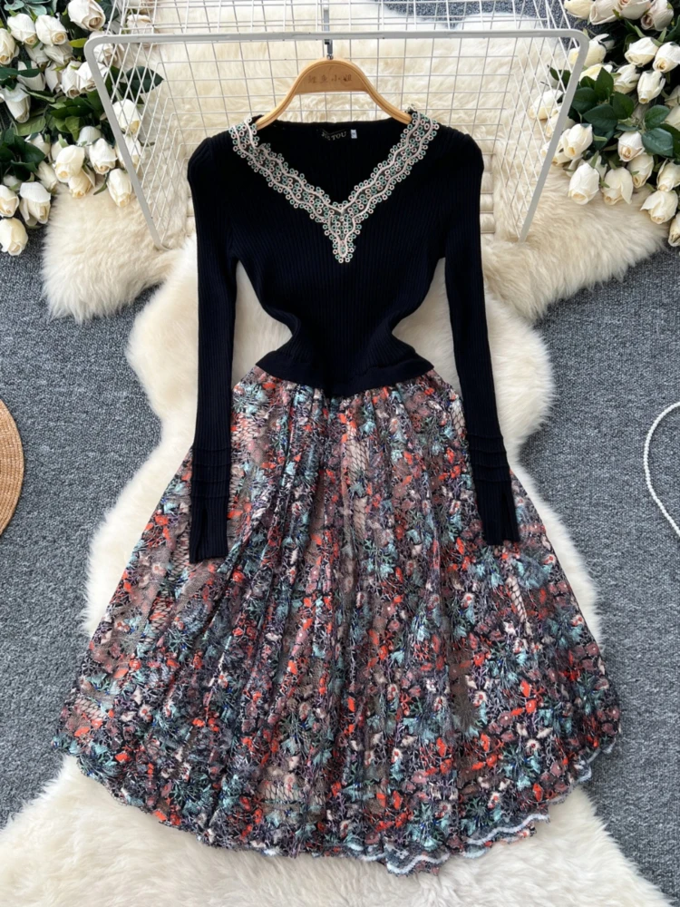 Women Lace Embroidery Vintage Dress Women Sexy V-neck Long Sleeved Knitted Patchwork Mesh French Dresses Ladies Party Long Robe
Women Lace Embroidery Vintage Dress Women Sexy V-neck Long Sleeved Knitted Patchwork Mesh French Dresses Ladies Party Long Robe