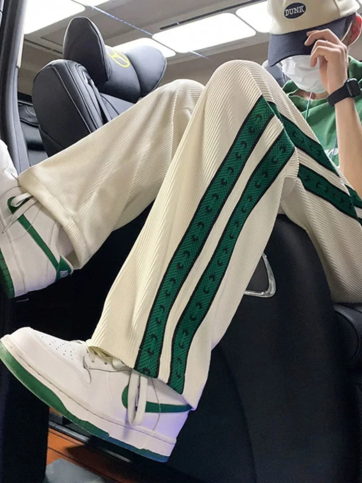 Модные мужские повседневные брюки в полоску, свободный крой Qui Dry Spor, ледяной шелк, широкие брюки, прямая трубка, осенние модные молодежные активные...
Модные мужские повседневные брюки в полоску, свободный крой Qui Dry Spor, ледяной шелк, широкие брюки, прямая трубка, осенние модные молодежные активные...