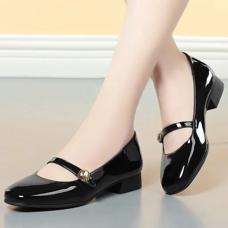British Style Shallow Mouth Heeled Shoes Woman Mary Janes 2025 Spring Flat Square Heels Shoes Bright Leather for Office Mom
British Style Shallow Mouth Heeled Shoes Woman Mary Janes 2025 Spring Flat Square Heels Shoes Bright Leather for Office Mom
