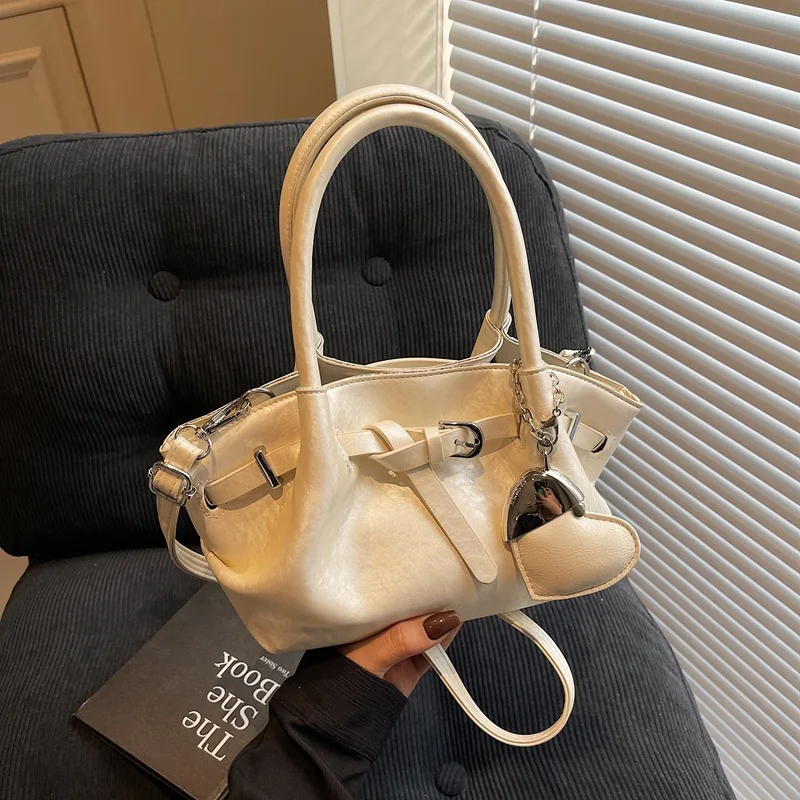 2026 New Commuter Tote Bag Women's Versatile Handbag Urban Minimalist Style PU Material Small Size Folded Stitching Elements
2026 New Commuter Tote Bag Women's Versatile Handbag Urban Minimalist Style PU Material Small Size Folded Stitching Elements
