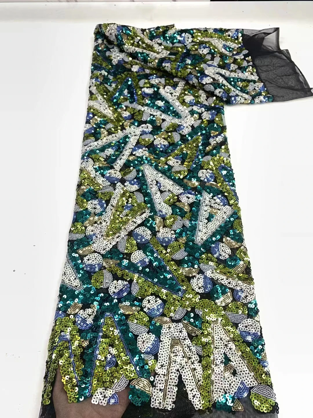 Nigeria's new lace mesh overlapping patchwork color sequin embroidery, designer catwalk dress Cheongsam dress fabric 5 size
Nigeria's new lace mesh overlapping patchwork color sequin embroidery, designer catwalk dress Cheongsam dress fabric 5 size