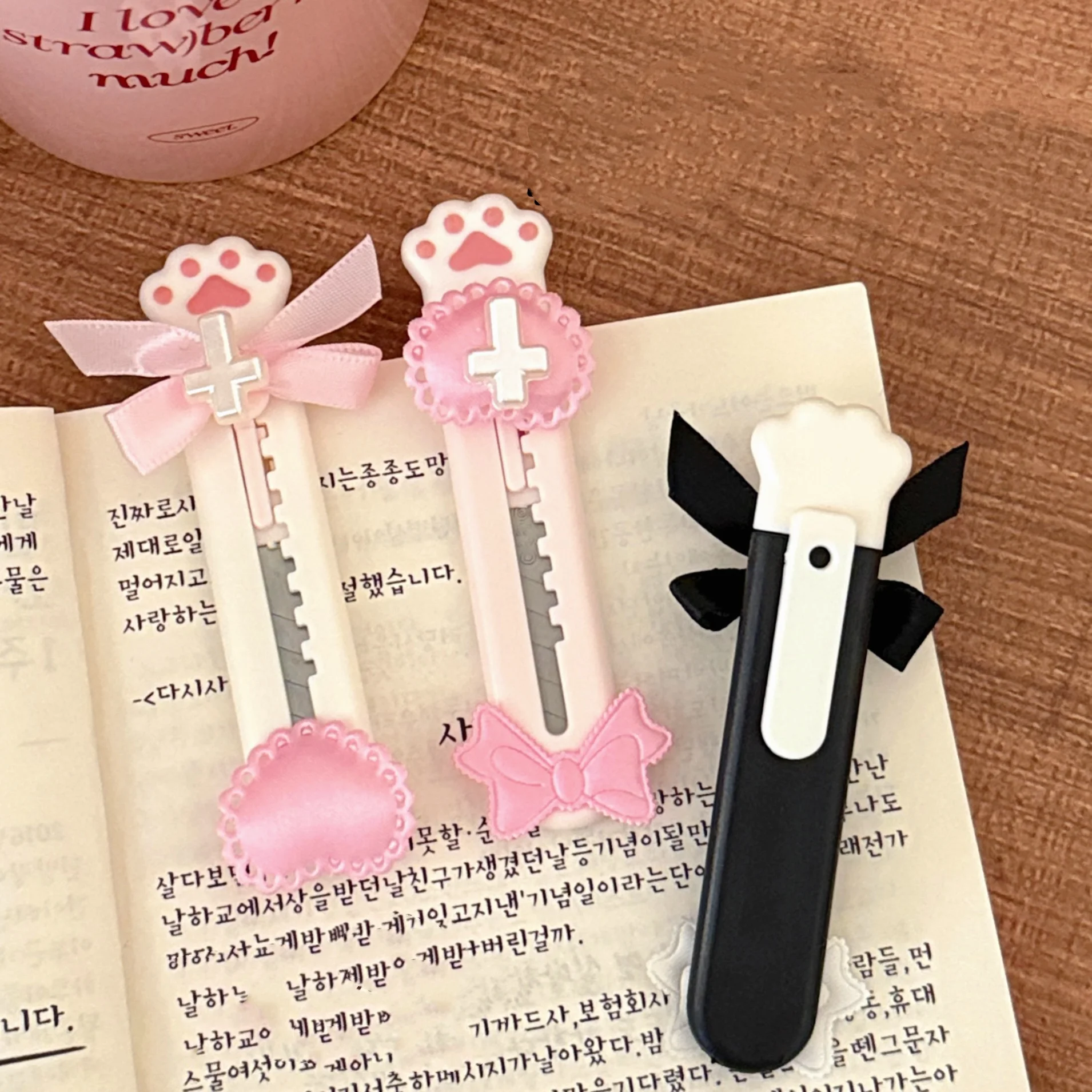 Claw Art Knife Cute Telescopic Knife Craft Knife Secure For Gift Opening Packages Home
Claw Art Knife Cute Telescopic Knife Craft Knife Secure For Gift Opening Packages Home