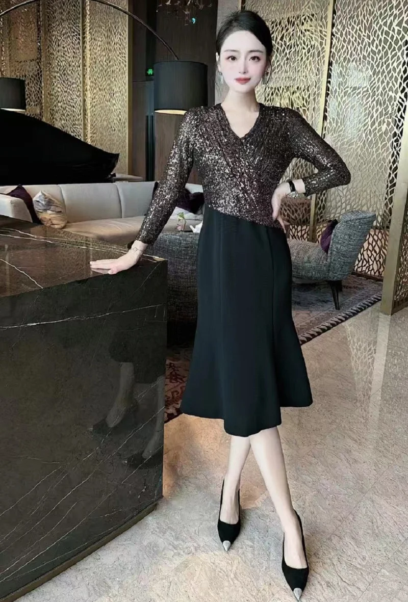 Sequined Party Elegant Dresses 2023 Autumn Winter Fashion Style Women V-Neck Sequined Patchwork Long Sleeve Mid-Calf Dress Club
Sequined Party Elegant Dresses 2023 Autumn Winter Fashion Style Women V-Neck Sequined Patchwork Long Sleeve Mid-Calf Dress Club