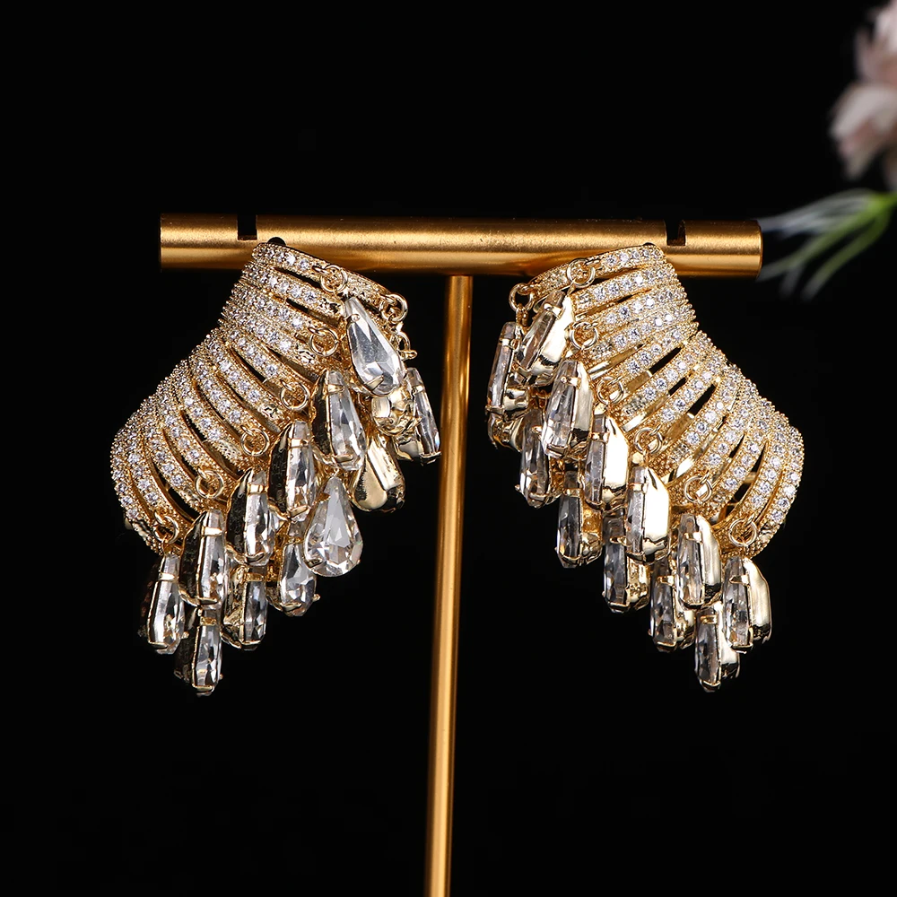 Luxurious irregular waterdrop earrings suitable for women's weddings cubic zirconia Dubai UAE wedding jewelry A0313
Luxurious irregular waterdrop earrings suitable for women's weddings cubic zirconia Dubai UAE wedding jewelry A0313