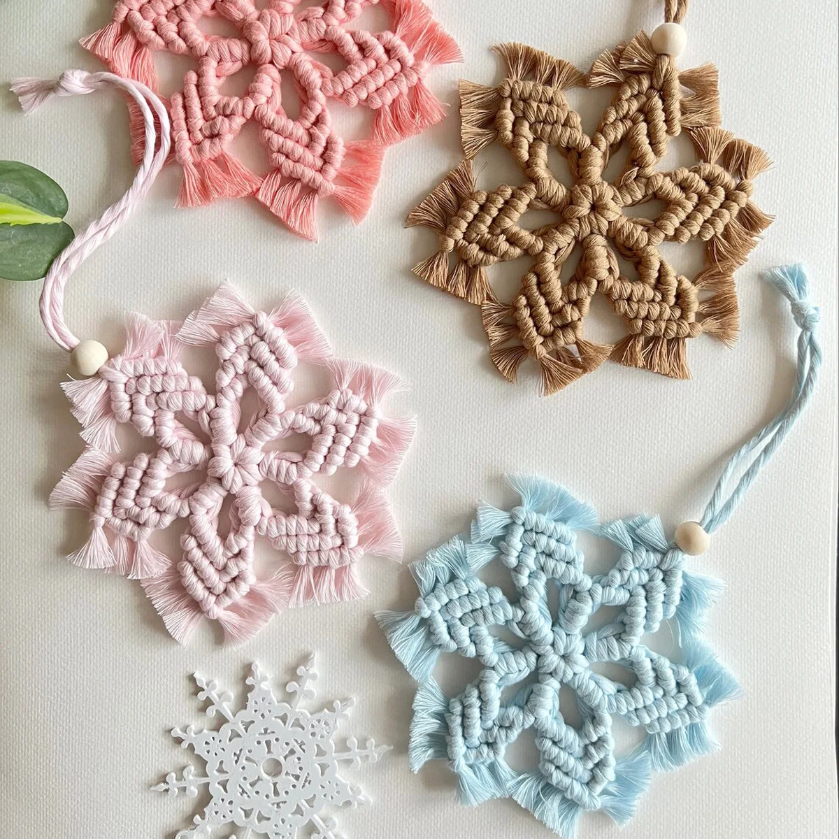 Bohemian Handmade Knitting Small Pendant Snowflake Pentagram Wall Decoration Christmas Small Gift Car Pendant New Year Pendant
Bohemian Handmade Knitting Small Pendant Snowflake Pentagram Wall Decoration Christmas Small Gift Car Pendant New Year Pendant