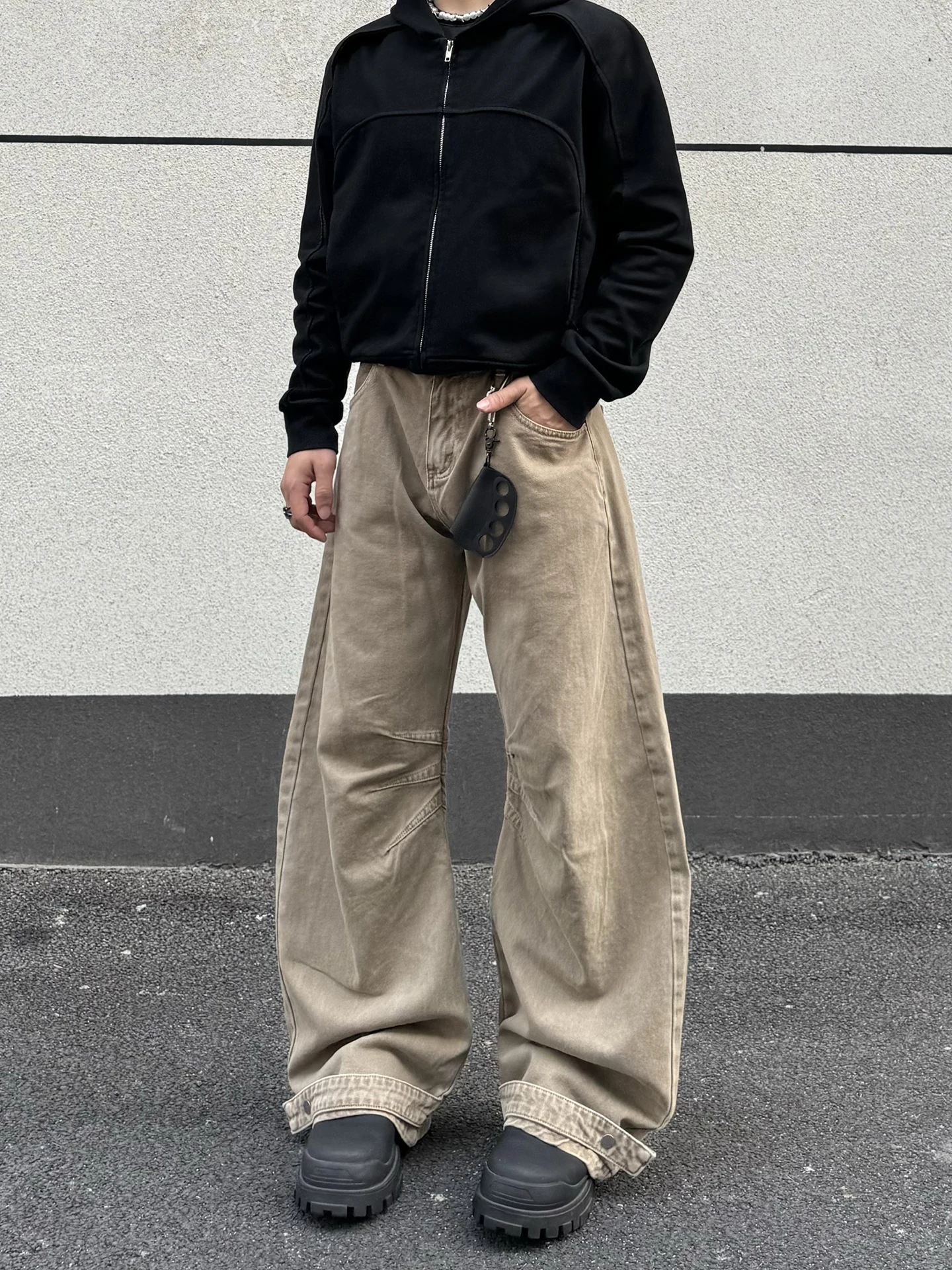 Retro American Black Men's Folded Denim Jeans Loose Wide Leg Pants Women's Style Casual Straight Leg Trousers for Youth
Retro American Black Men's Folded Denim Jeans Loose Wide Leg Pants Women's Style Casual Straight Leg Trousers for Youth