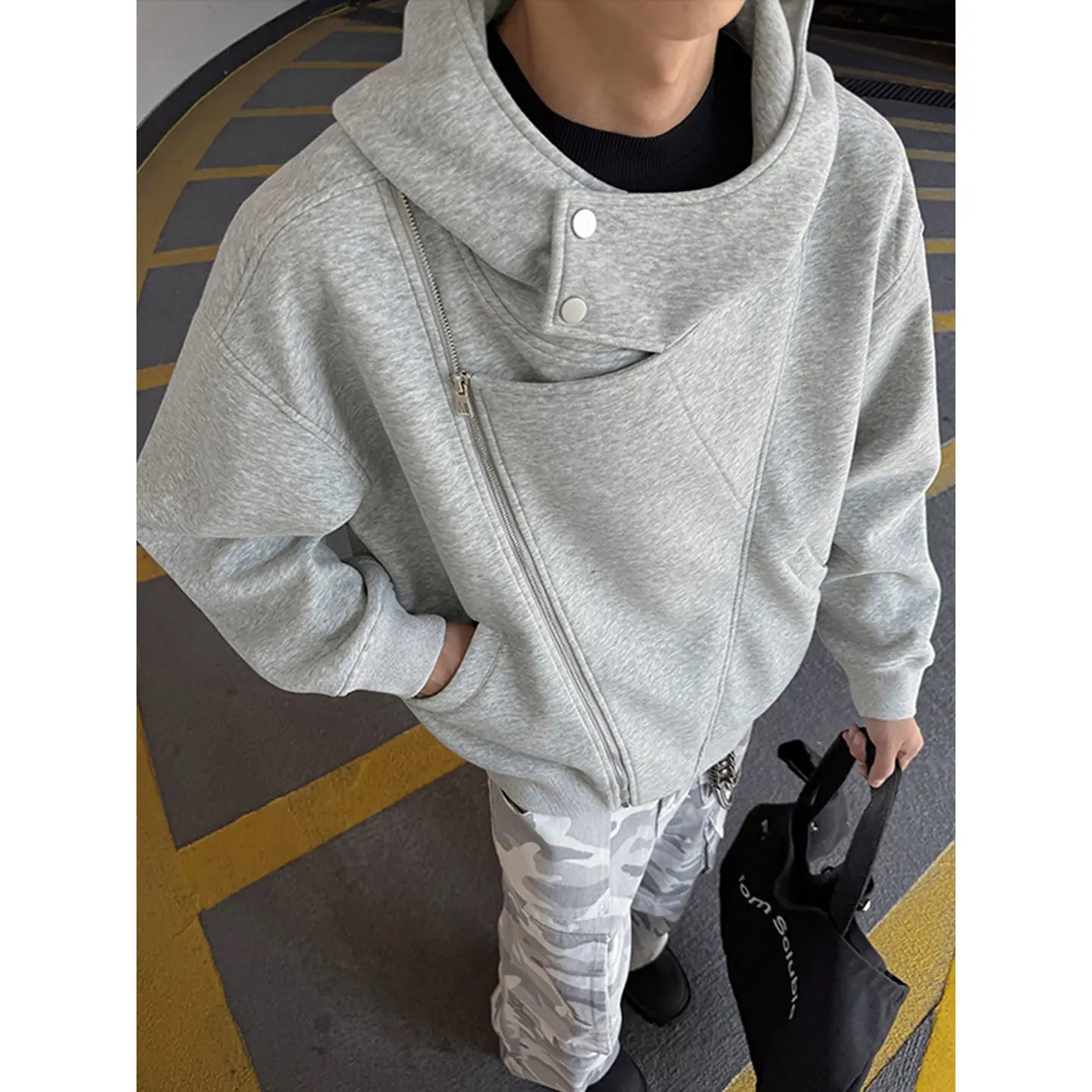 Irregular design hooded sweatshirt men's early autumn heavy long sleeve double zipper American deconstructed hard jacket
Irregular design hooded sweatshirt men's early autumn heavy long sleeve double zipper American deconstructed hard jacket
