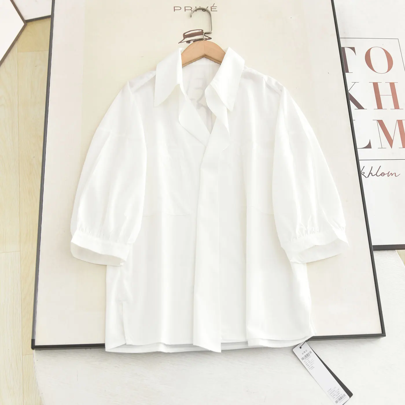 Minimalist Style White Loose Fit Shirt with Turn-down Collar And 7/8 Length Sleeves Breathable Women's Summer Fashion
Minimalist Style White Loose Fit Shirt with Turn-down Collar And 7/8 Length Sleeves Breathable Women's Summer Fashion