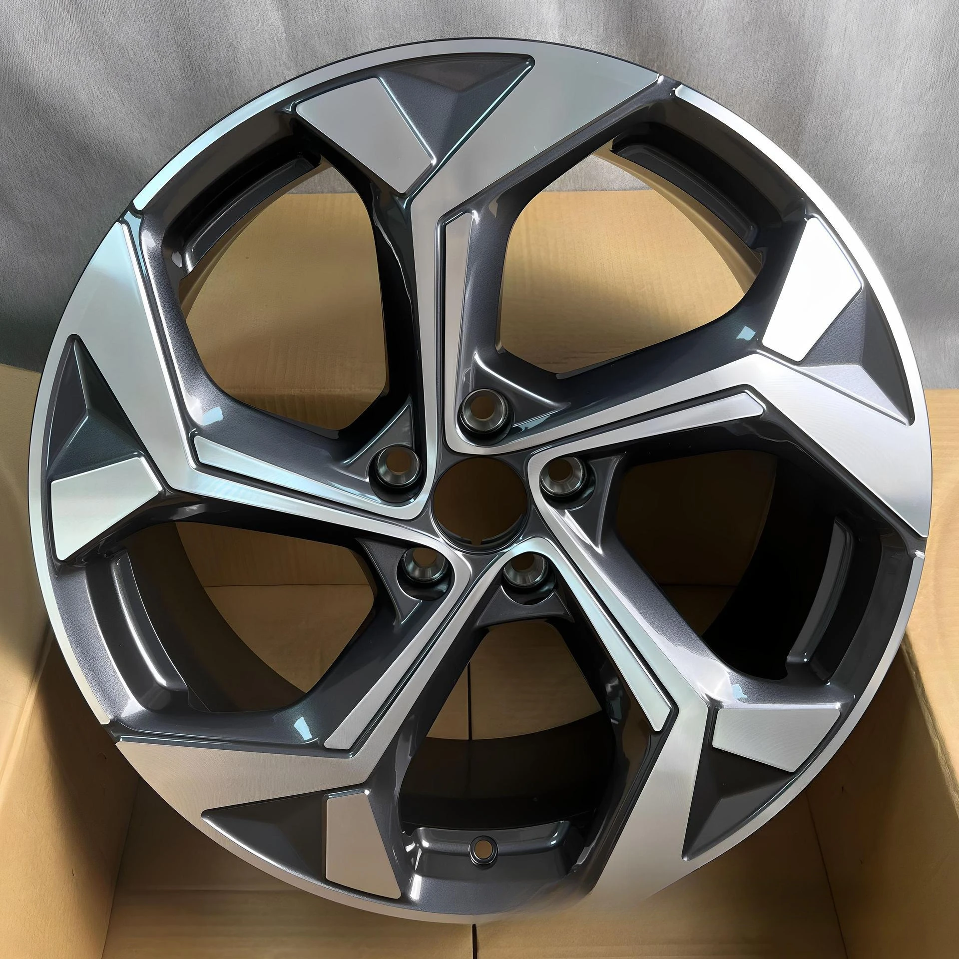 Suitable for L wheels 19-inch original matching aluminum alloy wheels Atlas L new replacement
Suitable for L wheels 19-inch original matching aluminum alloy wheels Atlas L new replacement