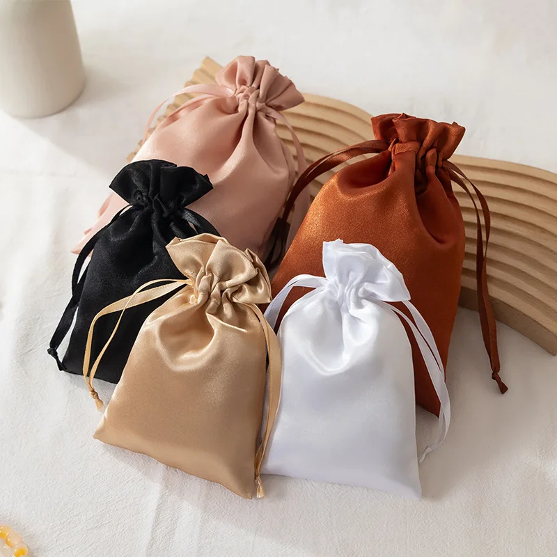 50pcs/lot 10x15cm 13x18cm Soft Silk Satin Drawstring Bags Pouches For Wedding Jewelry Candy Gift Packaging Bag Custom Logo
50pcs/lot 10x15cm 13x18cm Soft Silk Satin Drawstring Bags Pouches For Wedding Jewelry Candy Gift Packaging Bag Custom Logo