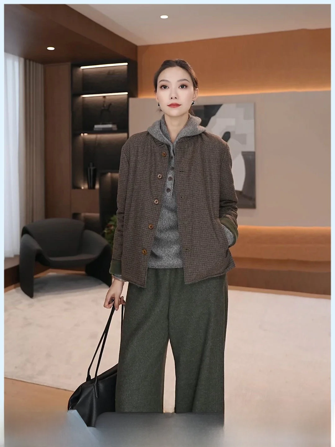 Ladies Thickened Woolen Wide Leg Pants Casual High Waist Loose Fit Winter New Style Polyester And Wool Blend Straight Cut Tro...
Ladies Thickened Woolen Wide Leg Pants Casual High Waist Loose Fit Winter New Style Polyester And Wool Blend Straight Cut Tro...