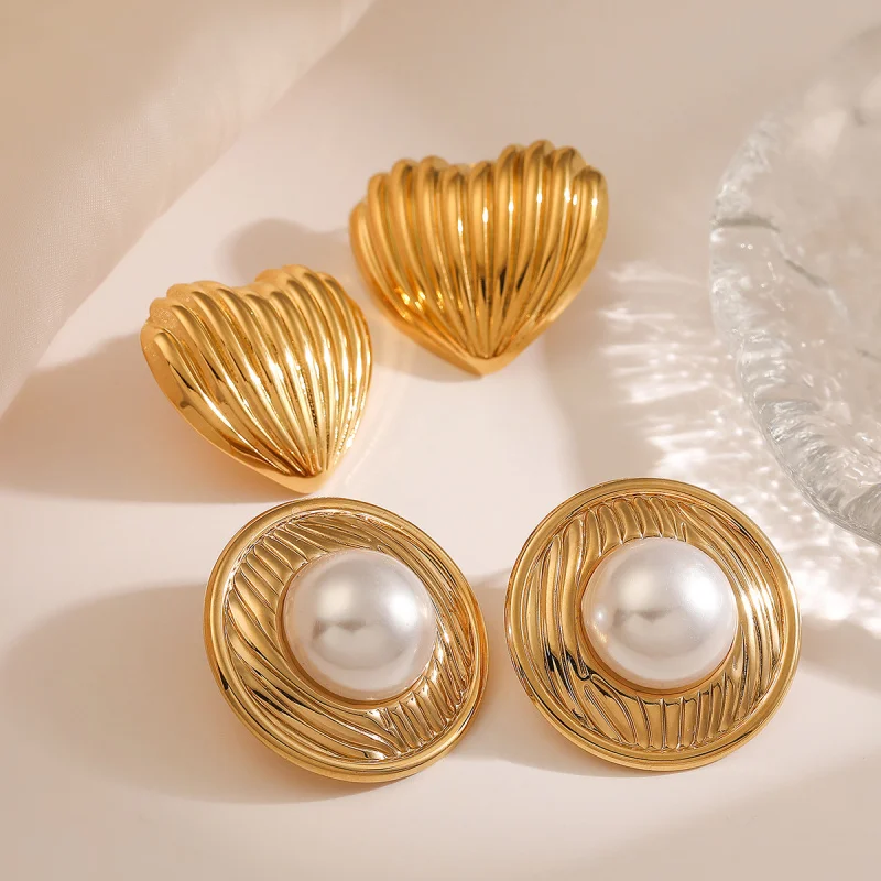 Fashion Retro 18K Gold Plated Heart Earrings for Women Metal Style Niche Personality Geometric Ear Jewelry
Fashion Retro 18K Gold Plated Heart Earrings for Women Metal Style Niche Personality Geometric Ear Jewelry