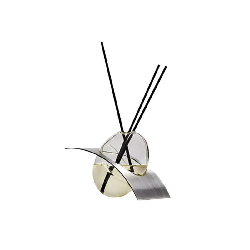 Modern simple and creative fireless aromatherapy diffuser ornament, fresh indoor fragrance
Modern simple and creative fireless aromatherapy diffuser ornament, fresh indoor fragrance