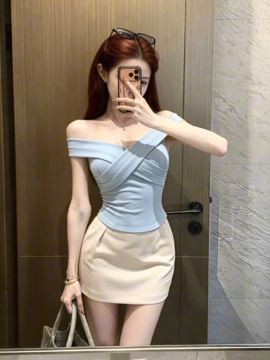 Sexy Pure Desire Blue One-Shoulder Top And High-Waisted Short Skirt Two-Piece Set for Women Summer Fashion Slimming Effect
Sexy Pure Desire Blue One-Shoulder Top And High-Waisted Short Skirt Two-Piece Set for Women Summer Fashion Slimming Effect