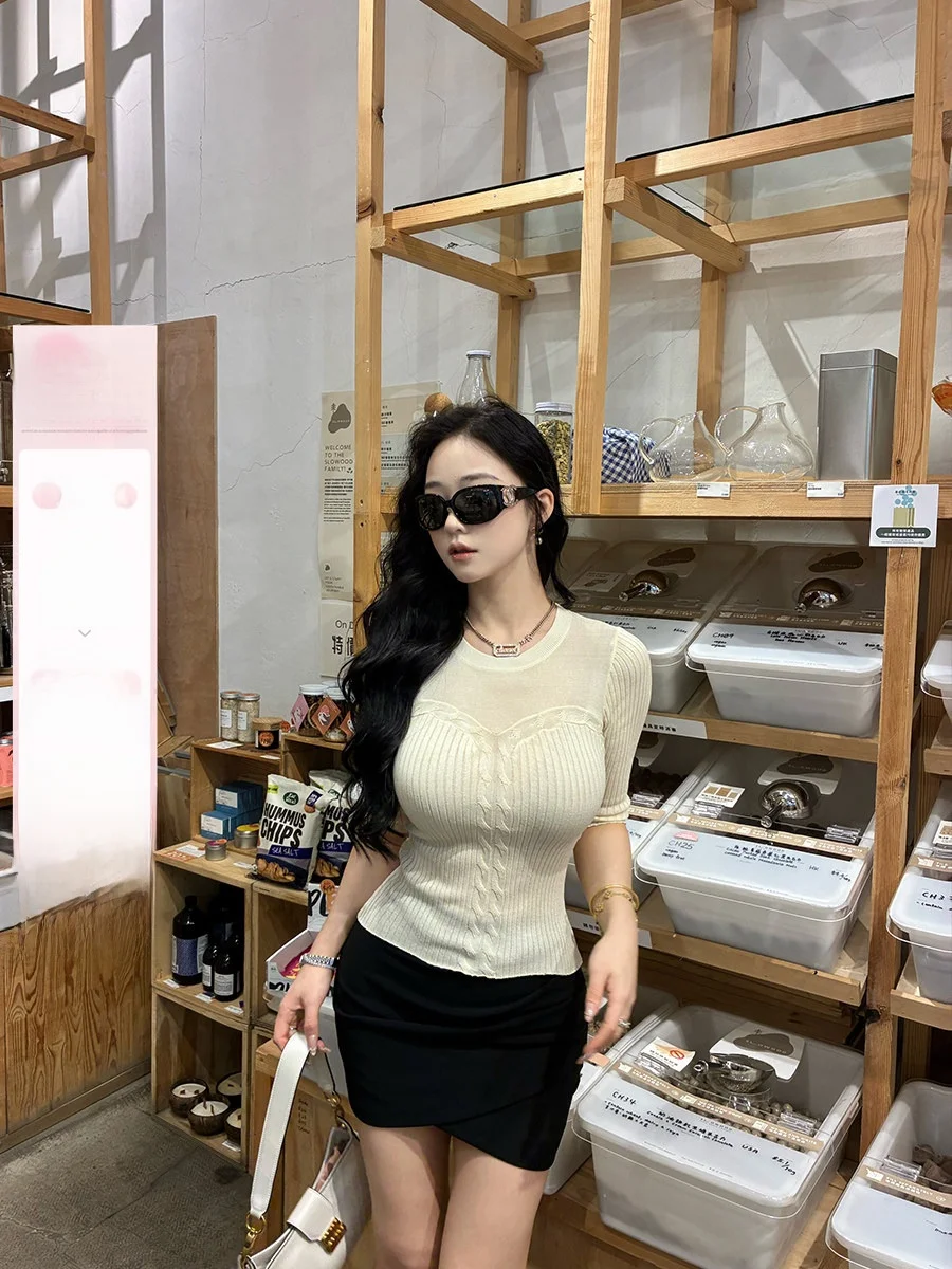 Cherry Iceberg Morning Fog Texture Thickened Sleeveless Sweater Two Colors Women's Soft Style Pure E-commerce Sales round Neck
Cherry Iceberg Morning Fog Texture Thickened Sleeveless Sweater Two Colors Women's Soft Style Pure E-commerce Sales round Neck