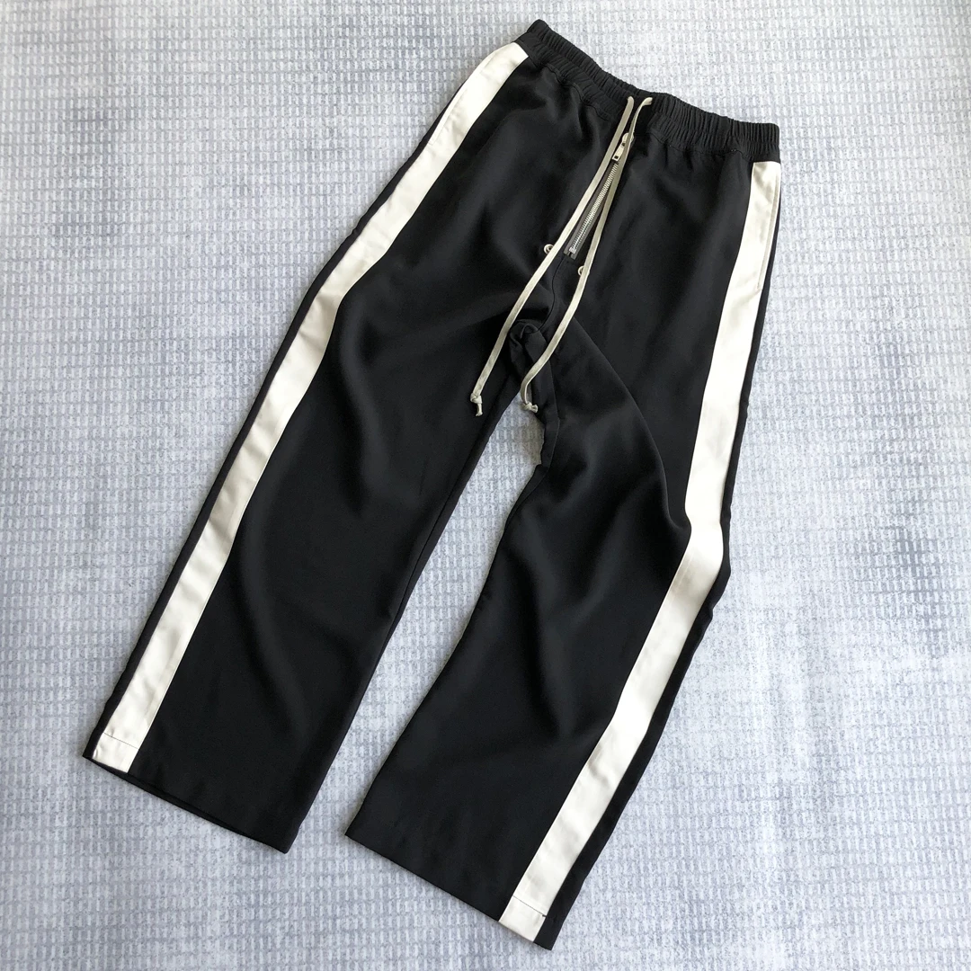 Мужские брюки Oneofyou Ross: широкие, прямые, свободные, длинные, в стиле High Street, с драпировкой, цвета черный и белый, повседневные
Мужские брюки Oneofyou Ross: широкие, прямые, свободные, длинные, в стиле High Street, с драпировкой, цвета черный и белый, повседневные