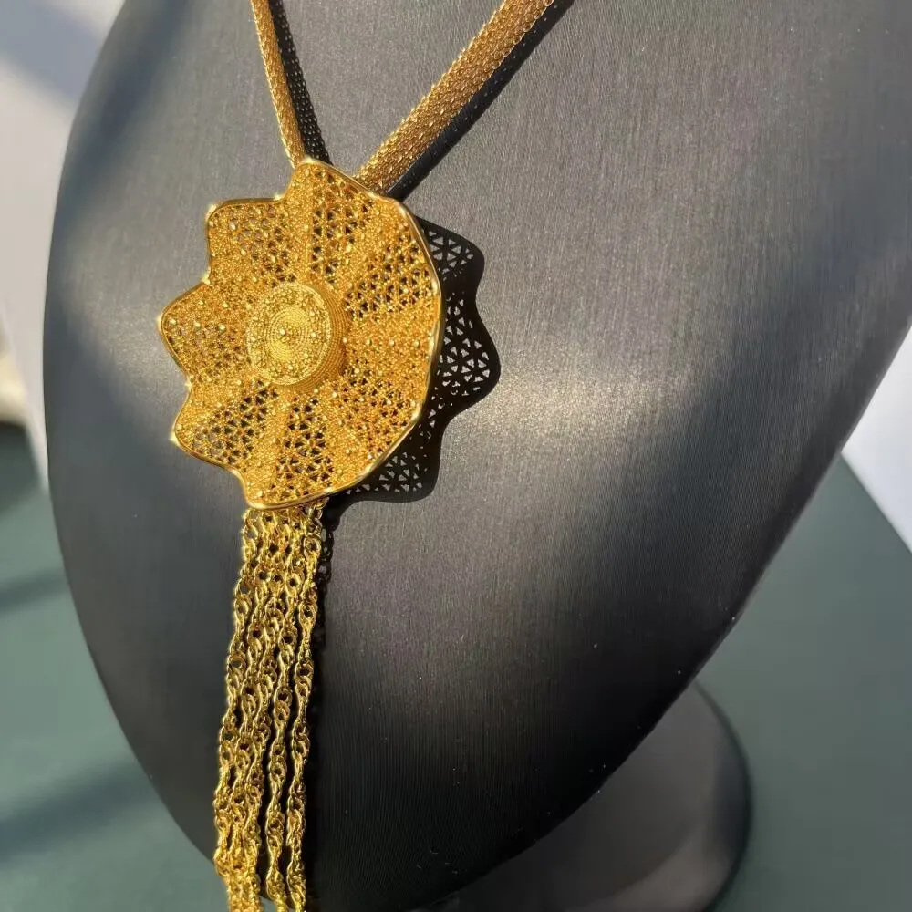 New Dubai American French Alloy Gold Plated Necklace Earrings Wedding Party Anniversary Jewelry Set Gift for Lover YY10707
New Dubai American French Alloy Gold Plated Necklace Earrings Wedding Party Anniversary Jewelry Set Gift for Lover YY10707