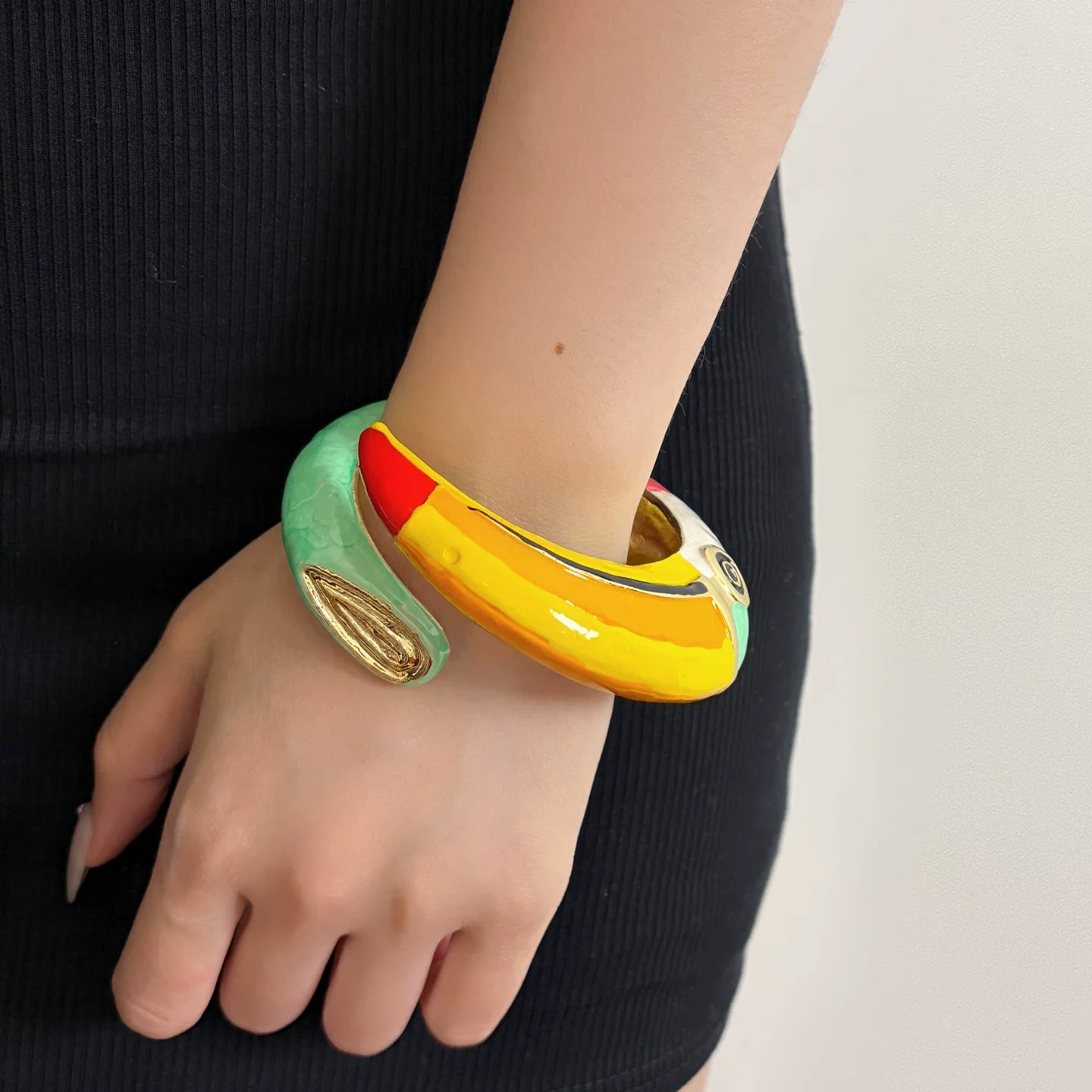 Vintage Colorful Enamel Parrot Open Cuff Bracelets for Women Exaggerated Geometric Adjustable Metal Bangles Party Jewelry Gifts
Vintage Colorful Enamel Parrot Open Cuff Bracelets for Women Exaggerated Geometric Adjustable Metal Bangles Party Jewelry Gifts