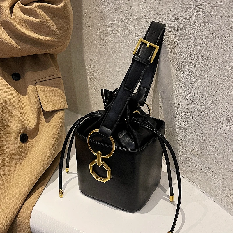 Vintage Feel Small Design Box Bag Women's 2026 New Fashion Handheld Square Bucket Bag Drawstring Soft Surface PU Leather
Vintage Feel Small Design Box Bag Women's 2026 New Fashion Handheld Square Bucket Bag Drawstring Soft Surface PU Leather