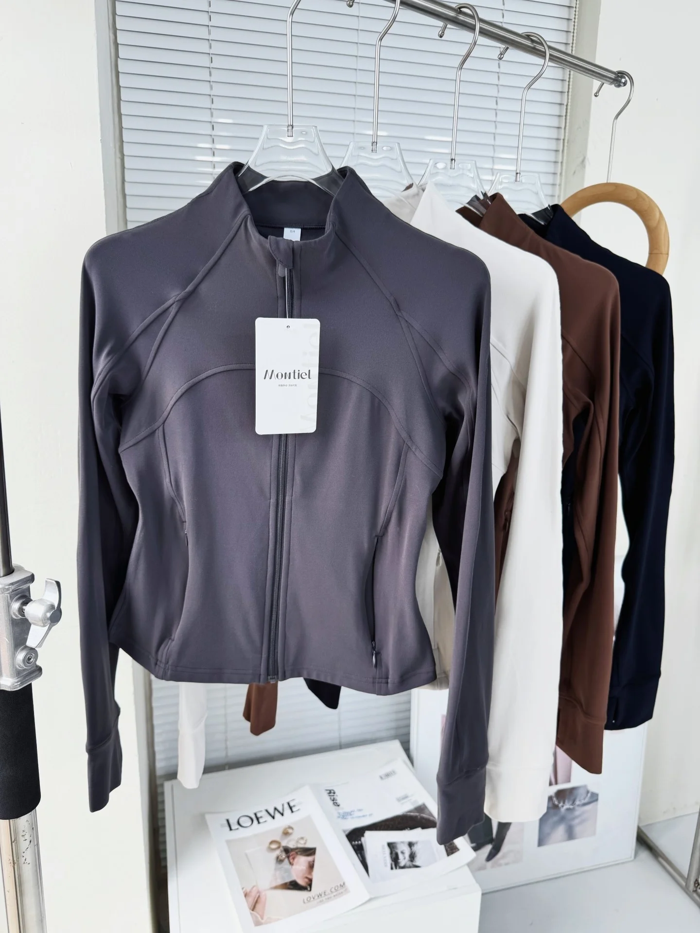 Одежда для йоги с эффектом похудения, женская облегающая спортивная одежда Long Sve с воротником-стойкой, верхняя одежда для бега и тренировок Fitn Jaet
Одежда для йоги с эффектом похудения, женская облегающая спортивная одежда Long Sve с воротником-стойкой, верхняя одежда для бега и тренировок Fitn Jaet