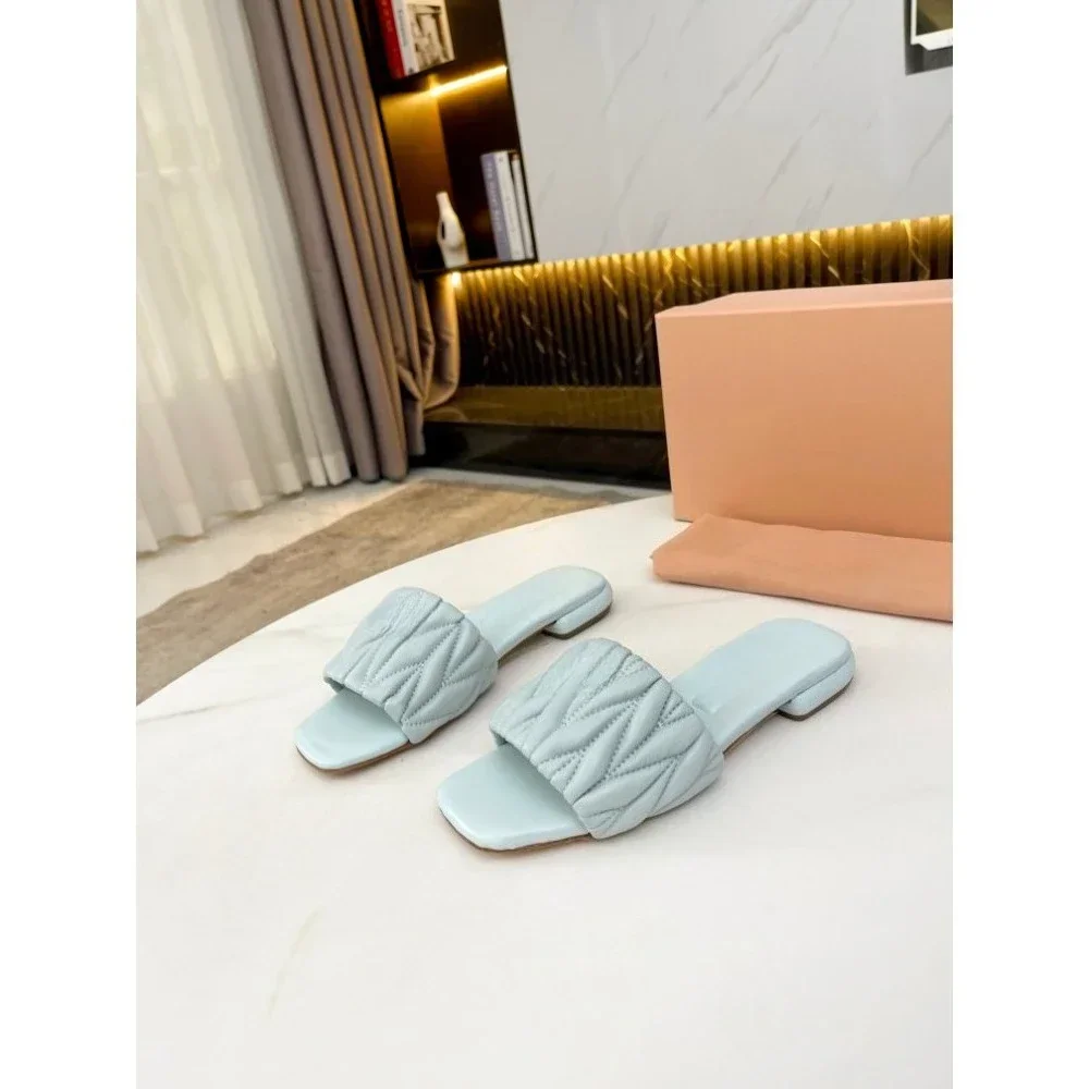 High Version M Home Slippers Summer Vacation Fashion Square Head Flat Bottom Wear One-line Flat Bottom Non-slip Ladies Sandals
High Version M Home Slippers Summer Vacation Fashion Square Head Flat Bottom Wear One-line Flat Bottom Non-slip Ladies Sandals