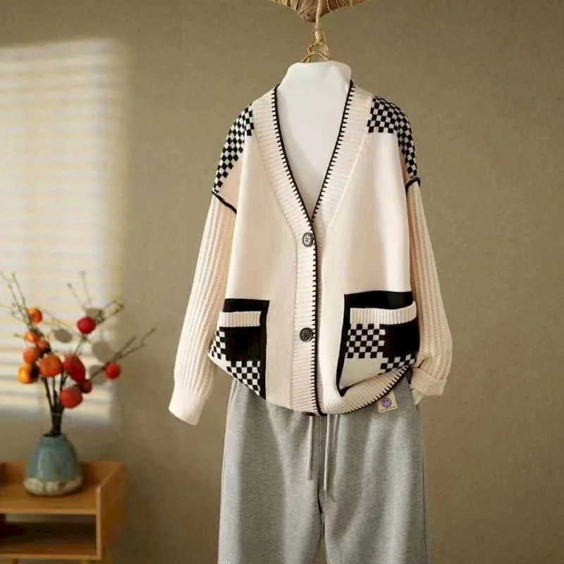 Свитера, вязаные кардиганы для женщин, свободные повседневные винтажные однобортные пальто с v-образным вырезом, корейские модные женские топы с длинными рукавами
Свитера, вязаные кардиганы для женщин, свободные повседневные винтажные однобортные пальто с v-образным вырезом, корейские модные женские топы с длинными рукавами