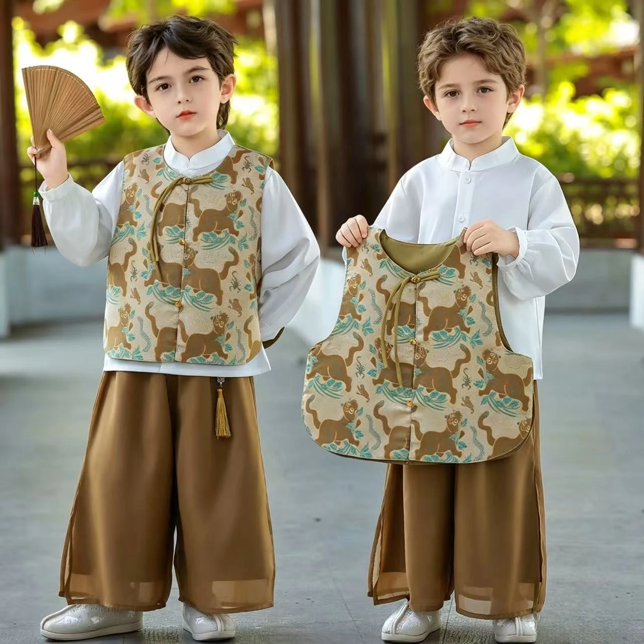 Boys' Chinese Style 3-Piece Outfit Kids Tiger Print Vest with Shirt & Wide Leg Pants Summer Traditional Costume for Toddlers
Boys' Chinese Style 3-Piece Outfit Kids Tiger Print Vest with Shirt & Wide Leg Pants Summer Traditional Costume for Toddlers