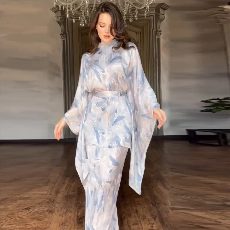 Fashion print irregular waist cinched long sleeved top+loose half length skirt two-piece set spring/summer French elegant set
Fashion print irregular waist cinched long sleeved top+loose half length skirt two-piece set spring/summer French elegant set