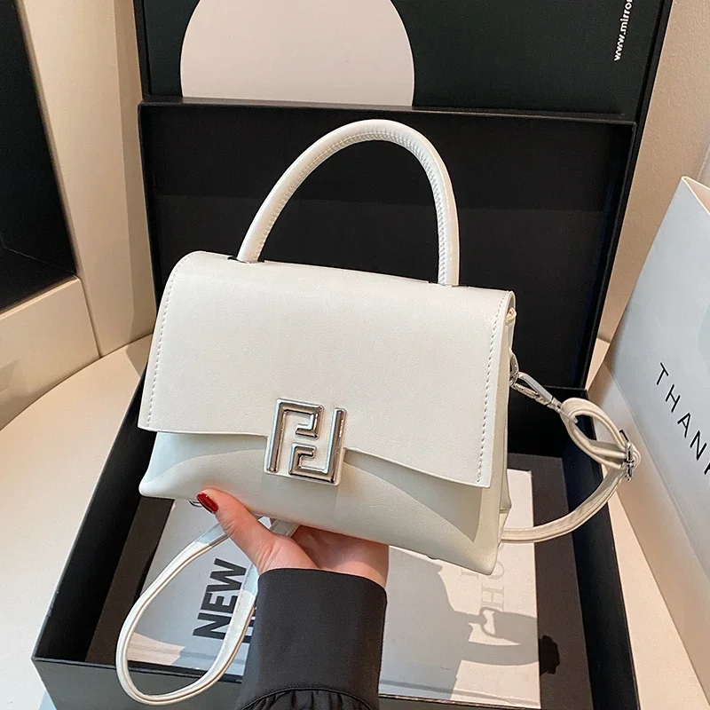 Премиальная минималистичная квадратная сумка-саквояж, женская модная винтажная дизайнерская кожаная сумка через плечо, роскошная однотонная сумка с буквенным логотипом
Премиальная минималистичная квадратная сумка-саквояж, женская модная винтажная дизайнерская кожаная сумка через плечо, роскошная однотонная сумка с буквенным логотипом