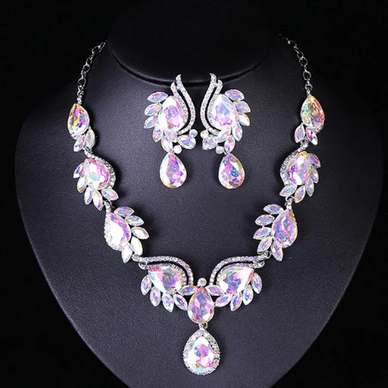 2 pieces fashionable diamond-studded crystal necklace and earring set for women's wedding dress accessories
2 pieces fashionable diamond-studded crystal necklace and earring set for women's wedding dress accessories