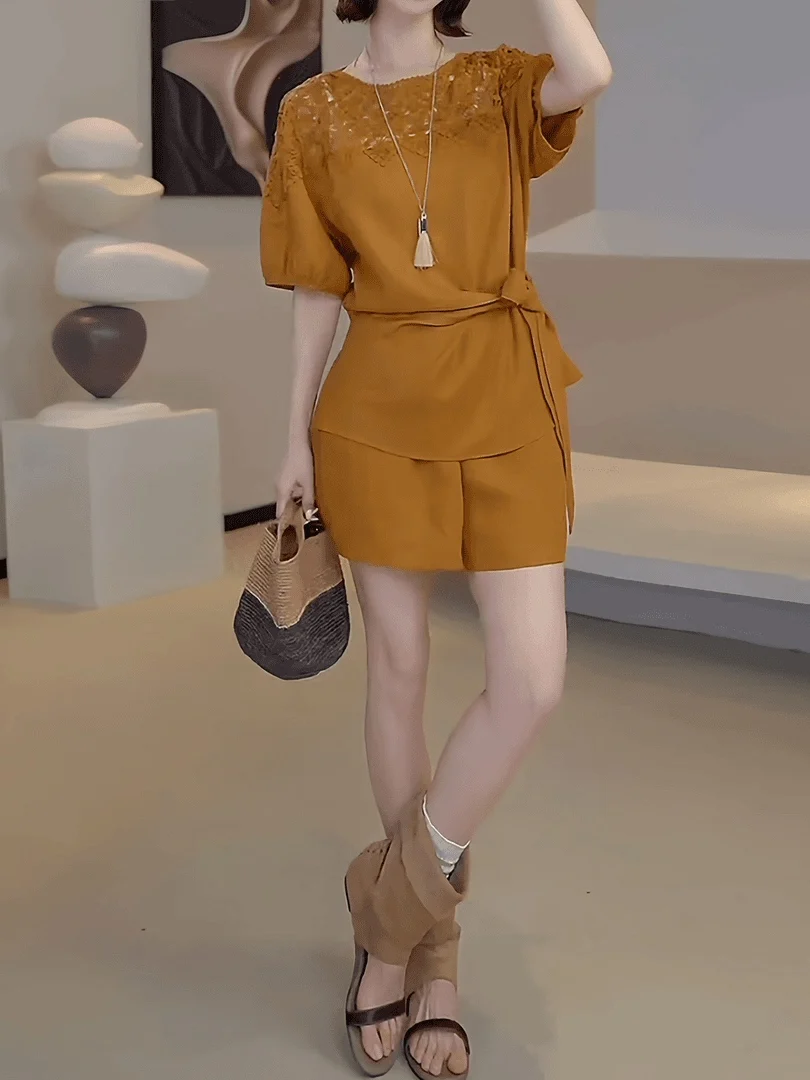 Fashionable Lace Splice Short Sleeve Top High Waist Wide Leg Pants Two Piece Set Women's Design Sense Belted Waist Slimming
Fashionable Lace Splice Short Sleeve Top High Waist Wide Leg Pants Two Piece Set Women's Design Sense Belted Waist Slimming