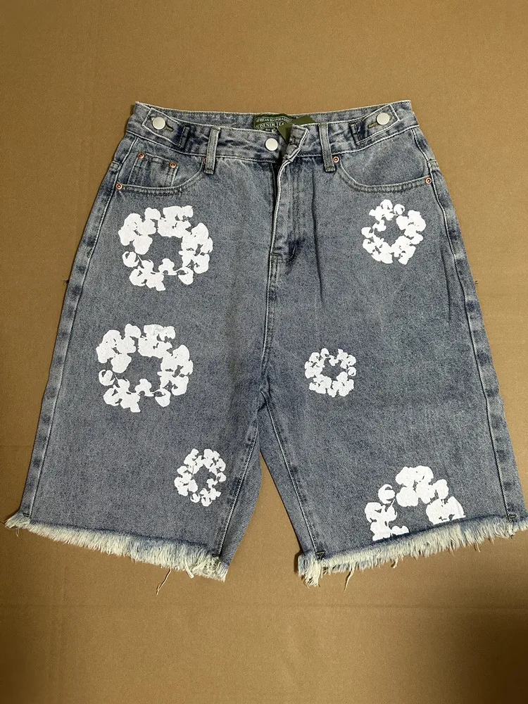 High quality denim shorts European and American high street ins same style shorts loose fashionable shopping denim shorts men
High quality denim shorts European and American high street ins same style shorts loose fashionable shopping denim shorts men