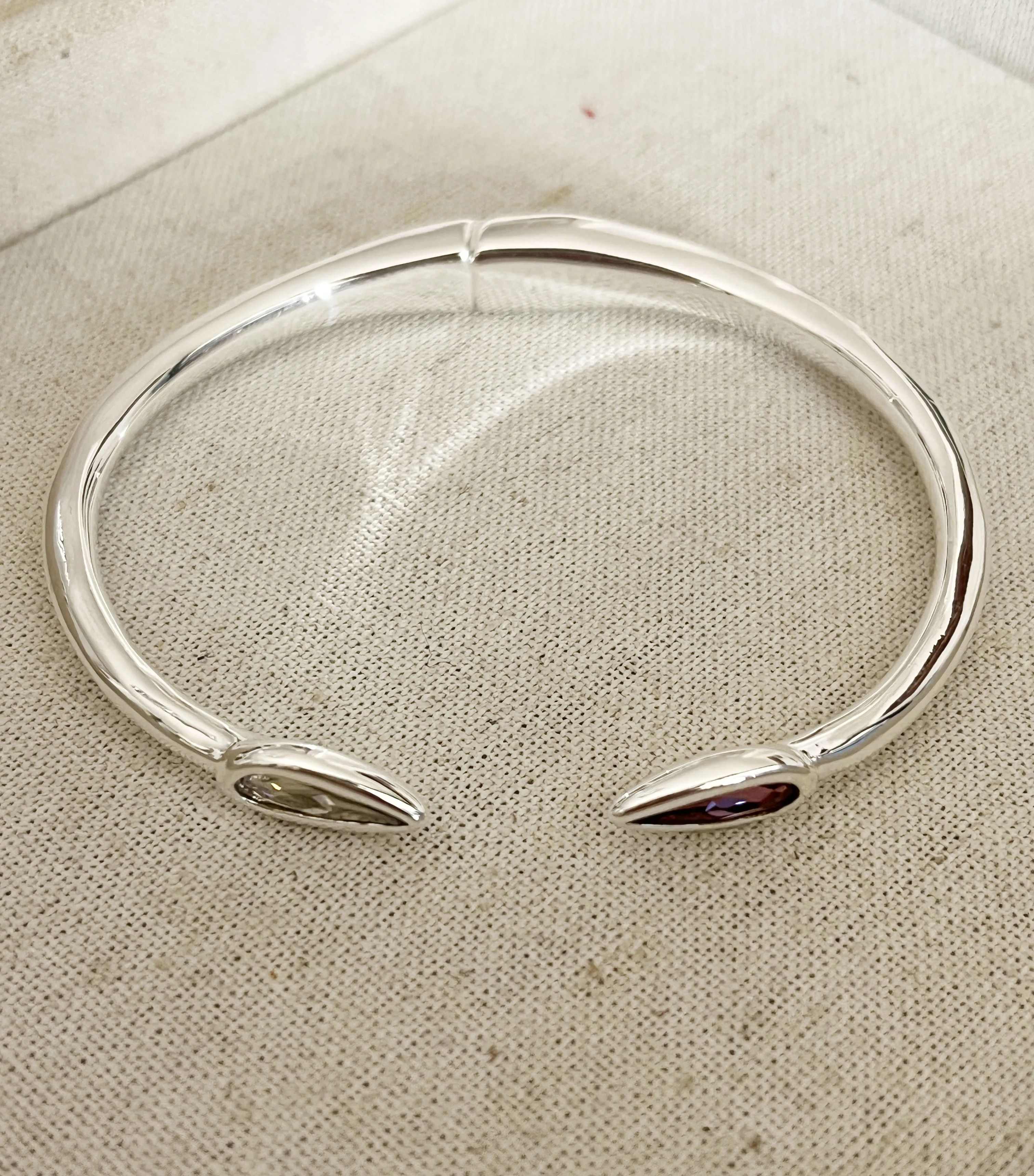 European and American New Creative Design 2024 Uno de 50 Trendy Women's Romantic Bracelet Jewelry Gift
European and American New Creative Design 2024 Uno de 50 Trendy Women's Romantic Bracelet Jewelry Gift