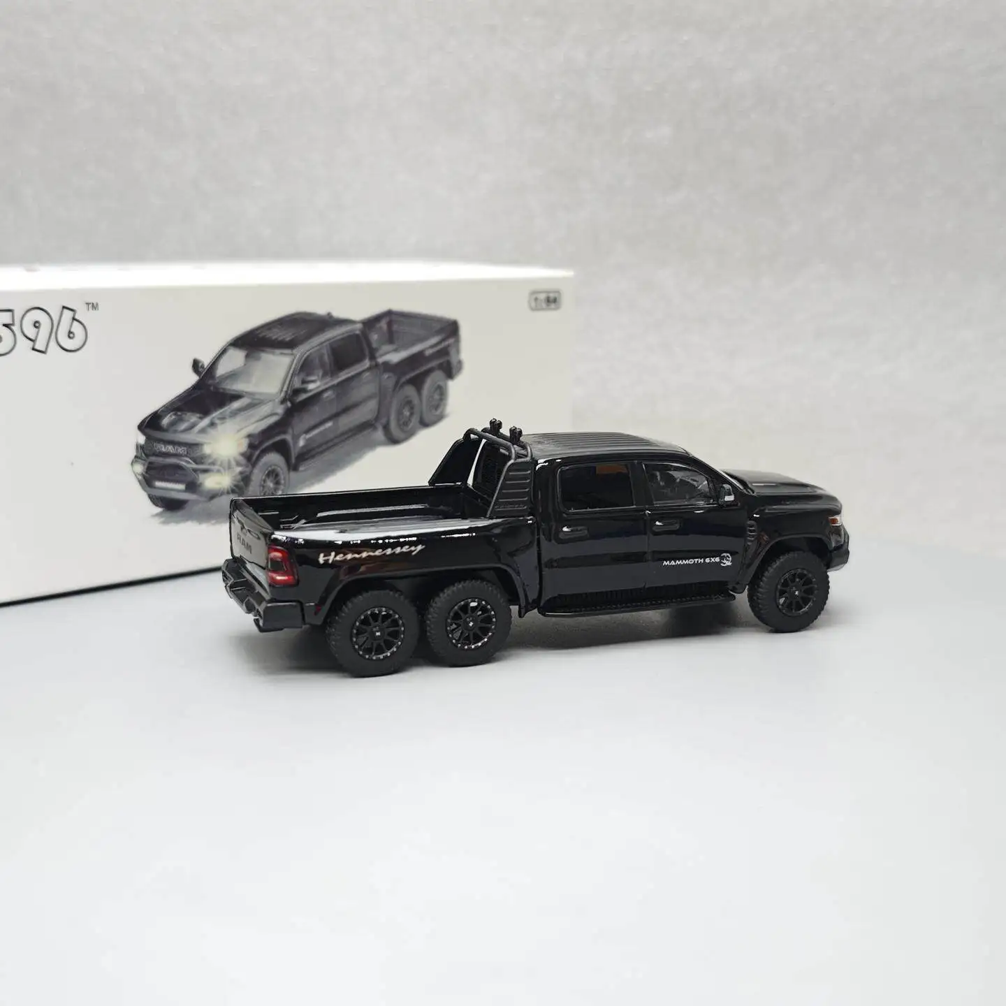 596 1:64 RAM Mammoth 6×6 Simulation Alloy Mini Car Model Hobby of Collecting Toys and Gifts Decoration
596 1:64 RAM Mammoth 6×6 Simulation Alloy Mini Car Model Hobby of Collecting Toys and Gifts Decoration