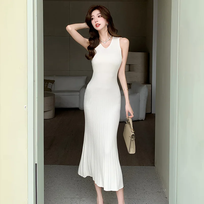Summer Mid - length Knitted Inner Vest for Women, Elegant, Versatile and Slimming Base Dress
Summer Mid - length Knitted Inner Vest for Women, Elegant, Versatile and Slimming Base Dress