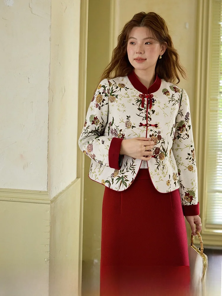 Новый осенний китайский комплект со шлейфом, закрывающий живот, топ на пуговицах с высоким воротником и юбкой миди, модный костюм из двух предметов больших размеров
Новый осенний китайский комплект со шлейфом, закрывающий живот, топ на пуговицах с высоким воротником и юбкой миди, модный костюм из двух предметов больших размеров