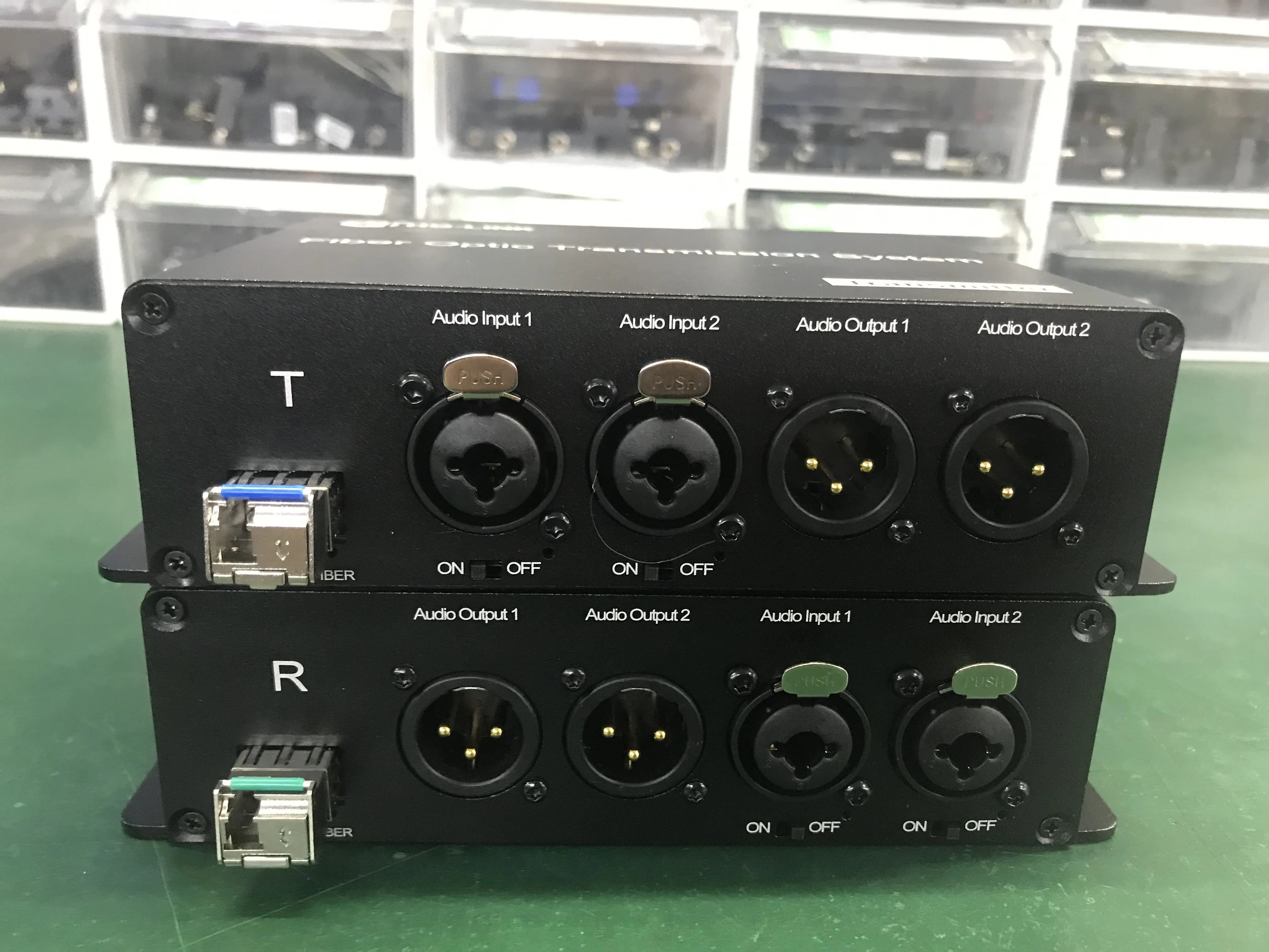 Высококачественный 2-канальный двунаправленный трансляция, 48 В, фантомная мощность, сбалансированный XLR аудио, оптоволоконный преобразователь
Высококачественный 2-канальный двунаправленный трансляция, 48 В, фантомная мощность, сбалансированный XLR аудио, оптоволоконный преобразователь