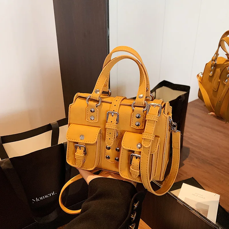 Retro Texture Handbag Temperament Multi Pocket Shoulder Bag Versatile Commuting Crossbody Bag Women High-end Small Square Bag
Retro Texture Handbag Temperament Multi Pocket Shoulder Bag Versatile Commuting Crossbody Bag Women High-end Small Square Bag