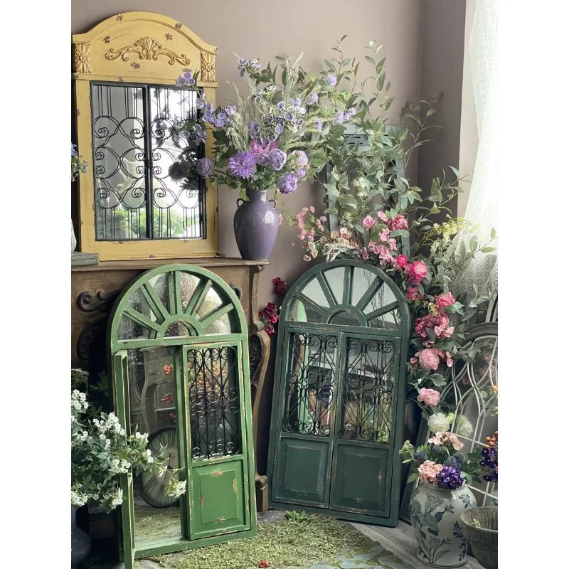 European retro old living room dining room wall wrought iron small false window other wood grain
European retro old living room dining room wall wrought iron small false window other wood grain