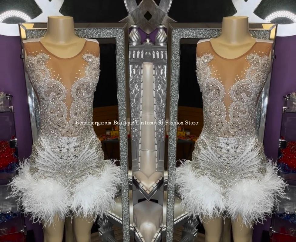 White Exquisite Feather Cocktail Dress For Black Girls Sexy O Neck Beaded Applique Sheer Mesh Queen Dress فساتين سهرات Custom
White Exquisite Feather Cocktail Dress For Black Girls Sexy O Neck Beaded Applique Sheer Mesh Queen Dress فساتين سهرات Custom