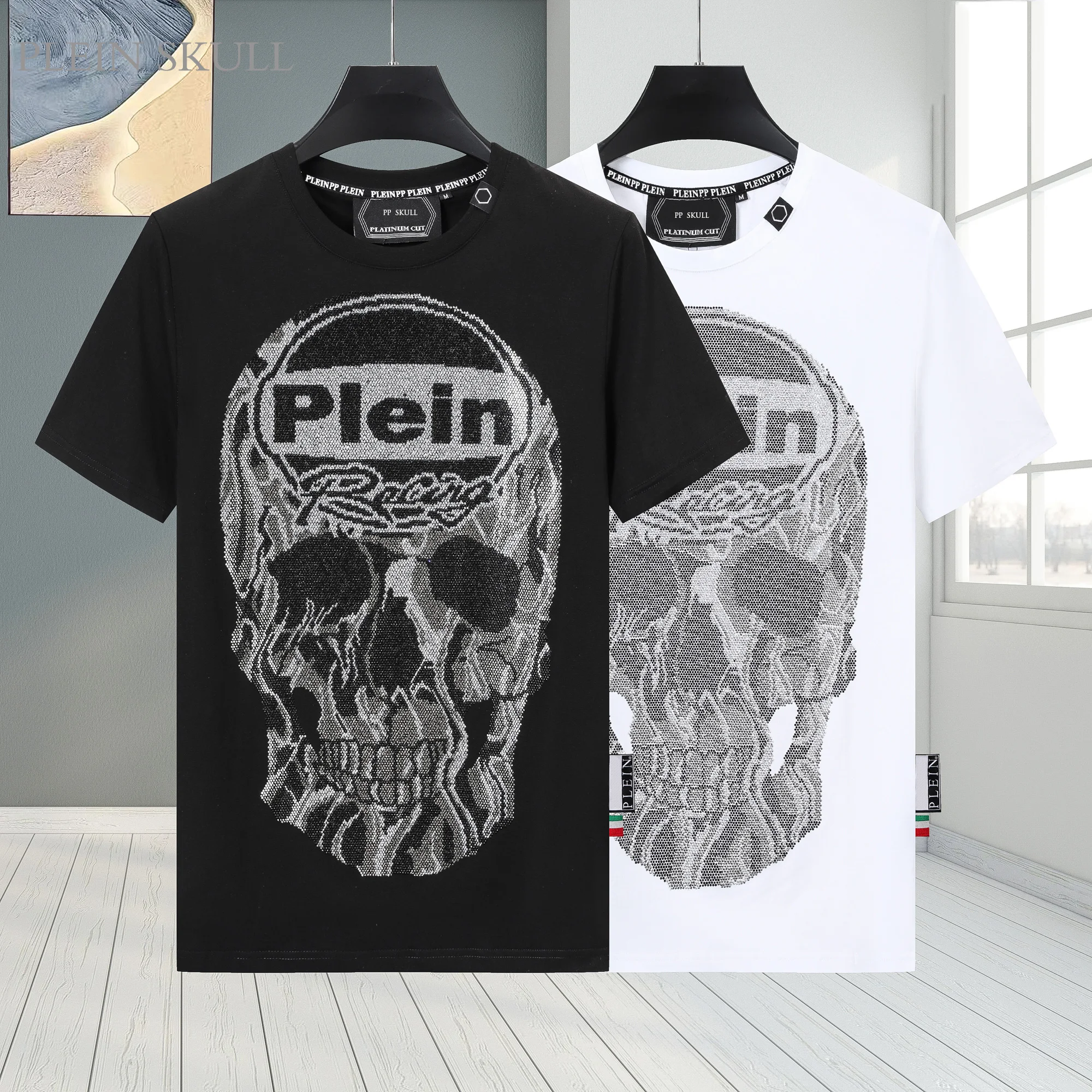 Футболка Plein Skull 2025: Новая трендовая модель с коротким рукавом, мужская одежда, летний хип-хоп топ для вечеринок, круглый вырез, унисекс, для фитнеса
Футболка Plein Skull 2025: Новая трендовая модель с коротким рукавом, мужская одежда, летний хип-хоп топ для вечеринок, круглый вырез, унисекс, для фитнеса