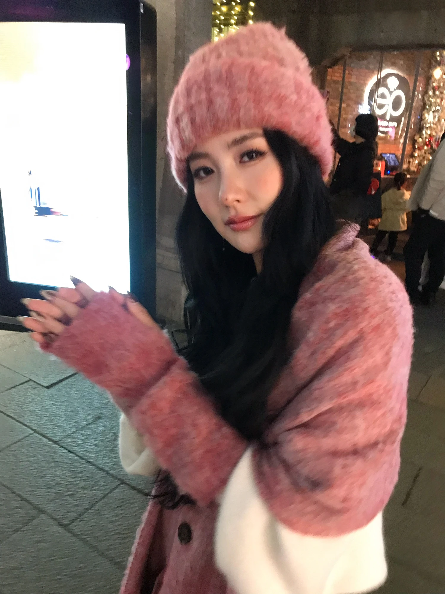 EAR RAE Christmas Fleece-Like Wool Cashmere Coat Scarf Hat Sleeve Cover Three-Piece Set Women's Mid-Length Fashion Ensemble
EAR RAE Christmas Fleece-Like Wool Cashmere Coat Scarf Hat Sleeve Cover Three-Piece Set Women's Mid-Length Fashion Ensemble