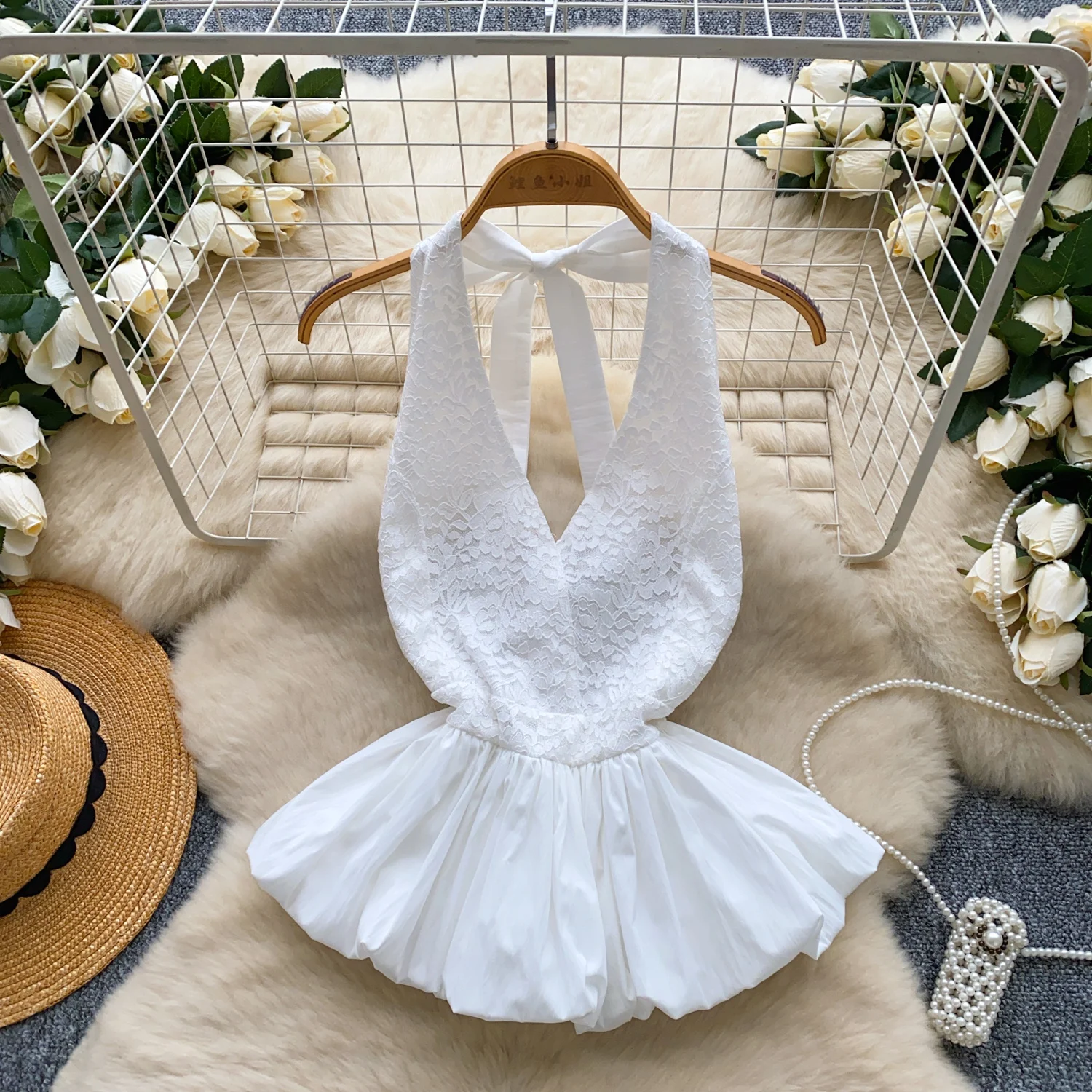 Chic Sweet sleeveless basics Spliced lace Blouse Elegant French Fashion Sexy Shirt summer Women Top
Chic Sweet sleeveless basics Spliced lace Blouse Elegant French Fashion Sexy Shirt summer Women Top