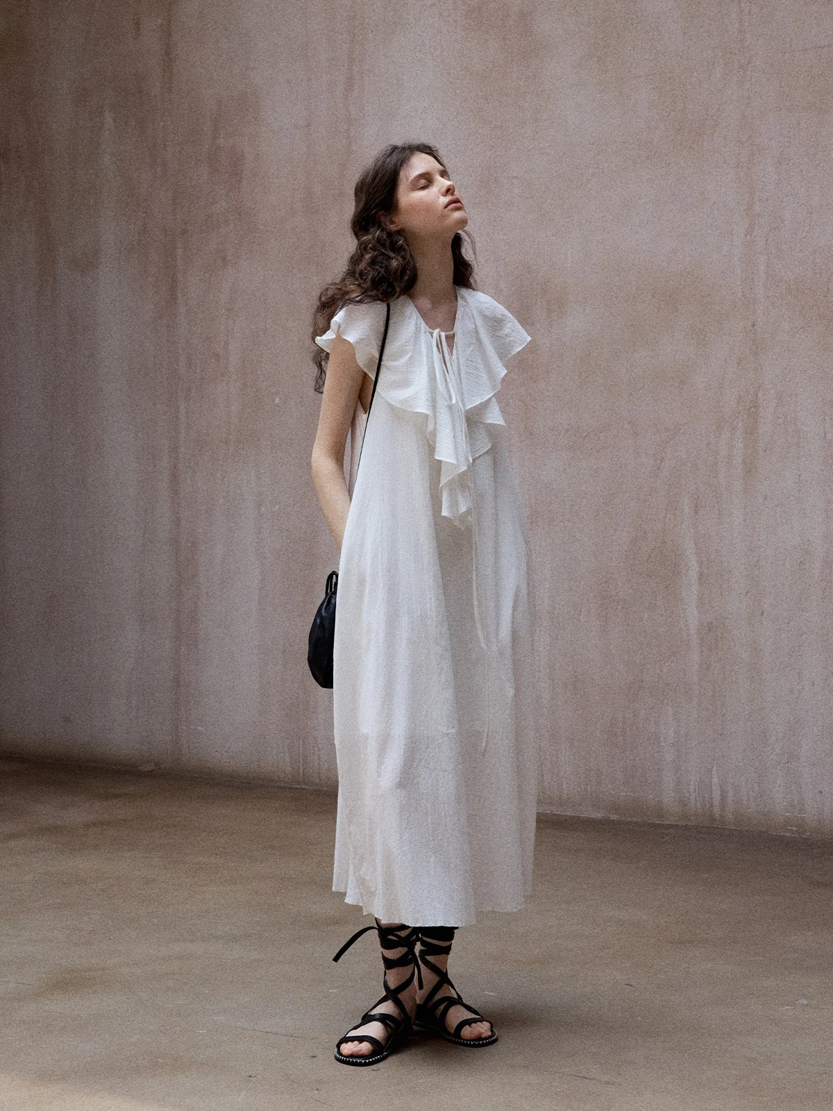 Hot sale 2025 summer new high-end pure cotton loose design ruffle minimalist thin sleeveless V-neck tie dress long skirt women
Hot sale 2025 summer new high-end pure cotton loose design ruffle minimalist thin sleeveless V-neck tie dress long skirt women