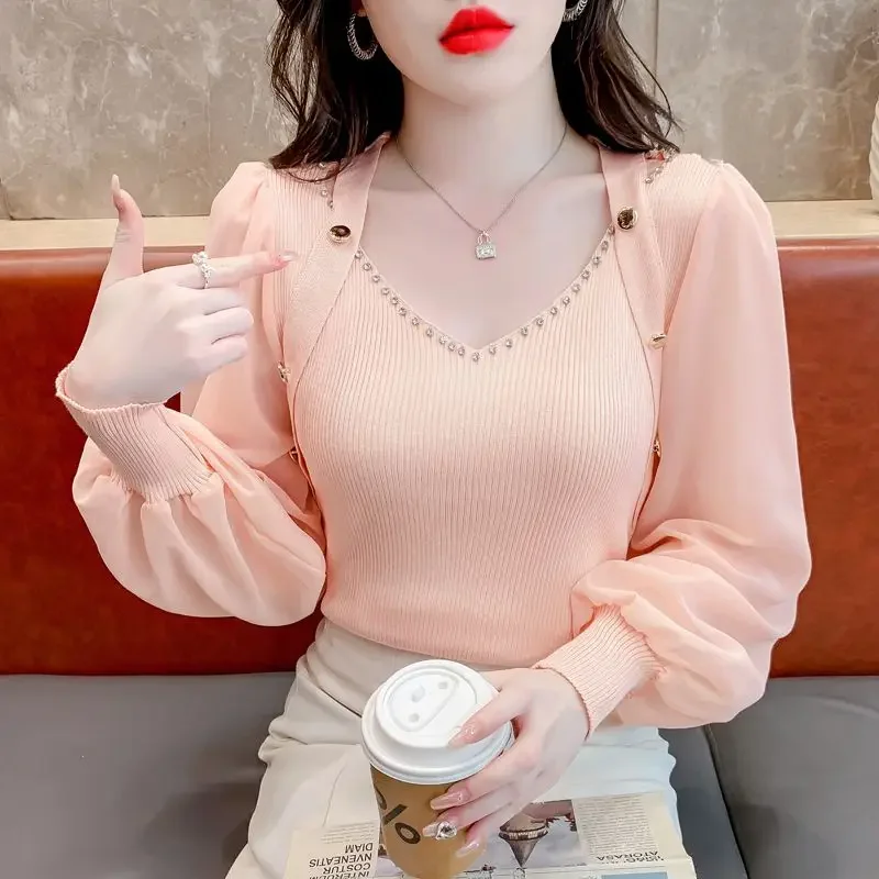 Chiffon Spliced long-sleeved Sweater for Women New Fashionable Beaded V-neck Chic Small Shirt Slim Temperament Top XQ439
Chiffon Spliced long-sleeved Sweater for Women New Fashionable Beaded V-neck Chic Small Shirt Slim Temperament Top XQ439