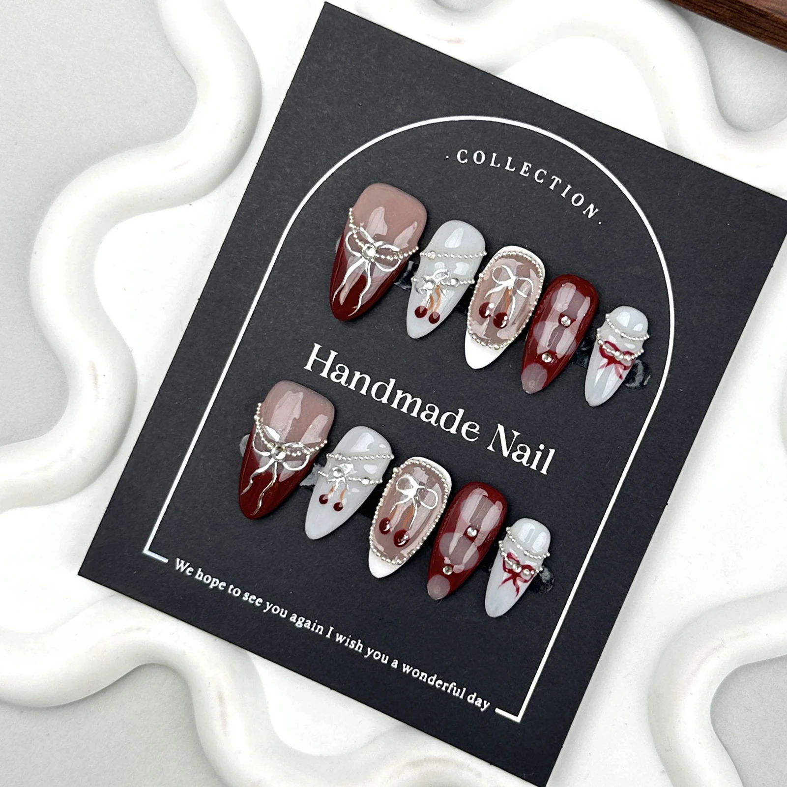10pcs Handmade Press On Nails Baroque Bowknot Design False Nails Wearable Crystal Red French Almond Shaped Fake Nail Tips
10pcs Handmade Press On Nails Baroque Bowknot Design False Nails Wearable Crystal Red French Almond Shaped Fake Nail Tips
