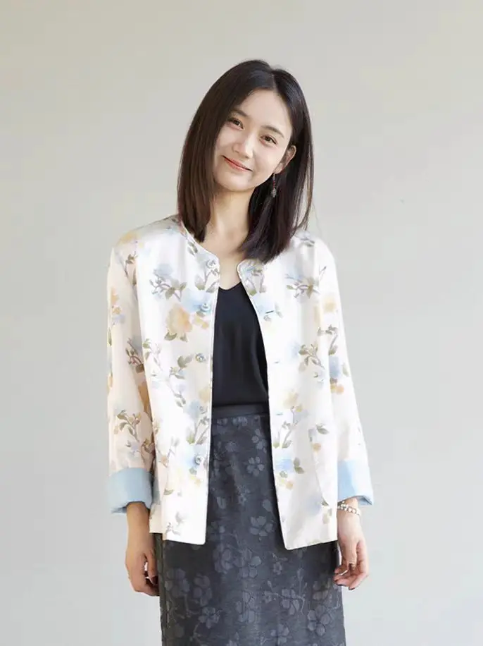 Chinese style silk embroidered jacket New Hanfu style comfortable soft luxury jacket High-end women's clothes
Chinese style silk embroidered jacket New Hanfu style comfortable soft luxury jacket High-end women's clothes