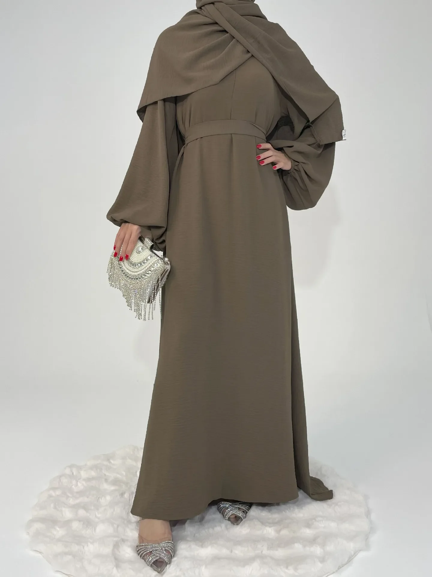 New 2025 Women Loose Belt Single Color Muslim Dress Scarf Middle Eastern Style Ankle-length Full Sleeve Kaftan Turkey Arab Robe
New 2025 Women Loose Belt Single Color Muslim Dress Scarf Middle Eastern Style Ankle-length Full Sleeve Kaftan Turkey Arab Robe