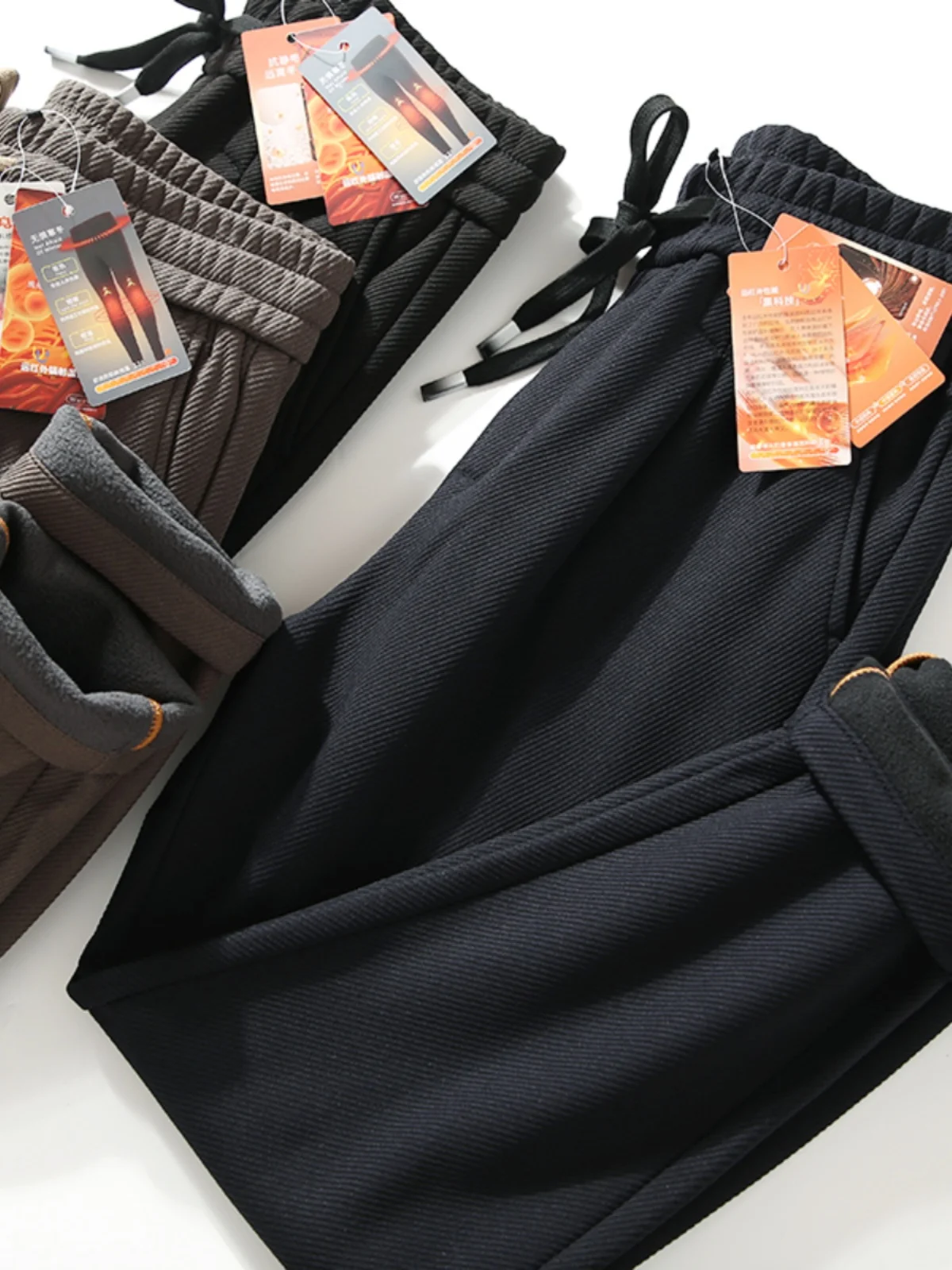 Мужские утепленные прямые повседневные брюки из плотного твила с теплой флисовой подкладкой для осени и зимы, модные, стильные
Мужские утепленные прямые повседневные брюки из плотного твила с теплой флисовой подкладкой для осени и зимы, модные, стильные