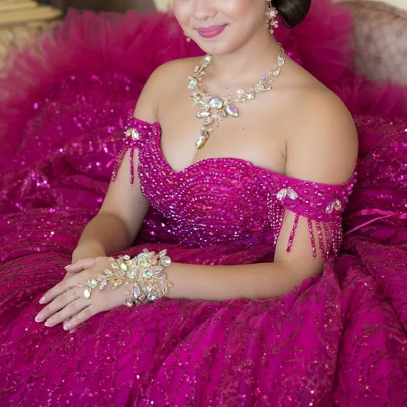 Блестящие розово-красные платья Quinceanera по индивидуальному заказу с открытыми плечами и аппликацией из хрустальных бусин с длинным хвостом, кружевное платье 15, Quinceanera
Блестящие розово-красные платья Quinceanera по индивидуальному заказу с открытыми плечами и аппликацией из хрустальных бусин с длинным хвостом, кружевное платье 15, Quinceanera